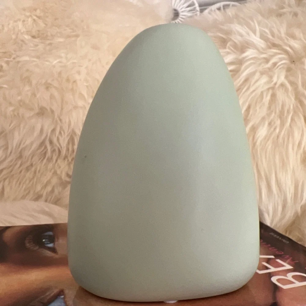 Minimalist Woman’s Face Vase Bohemian line art mint green feminist art - Picture 6 of 8